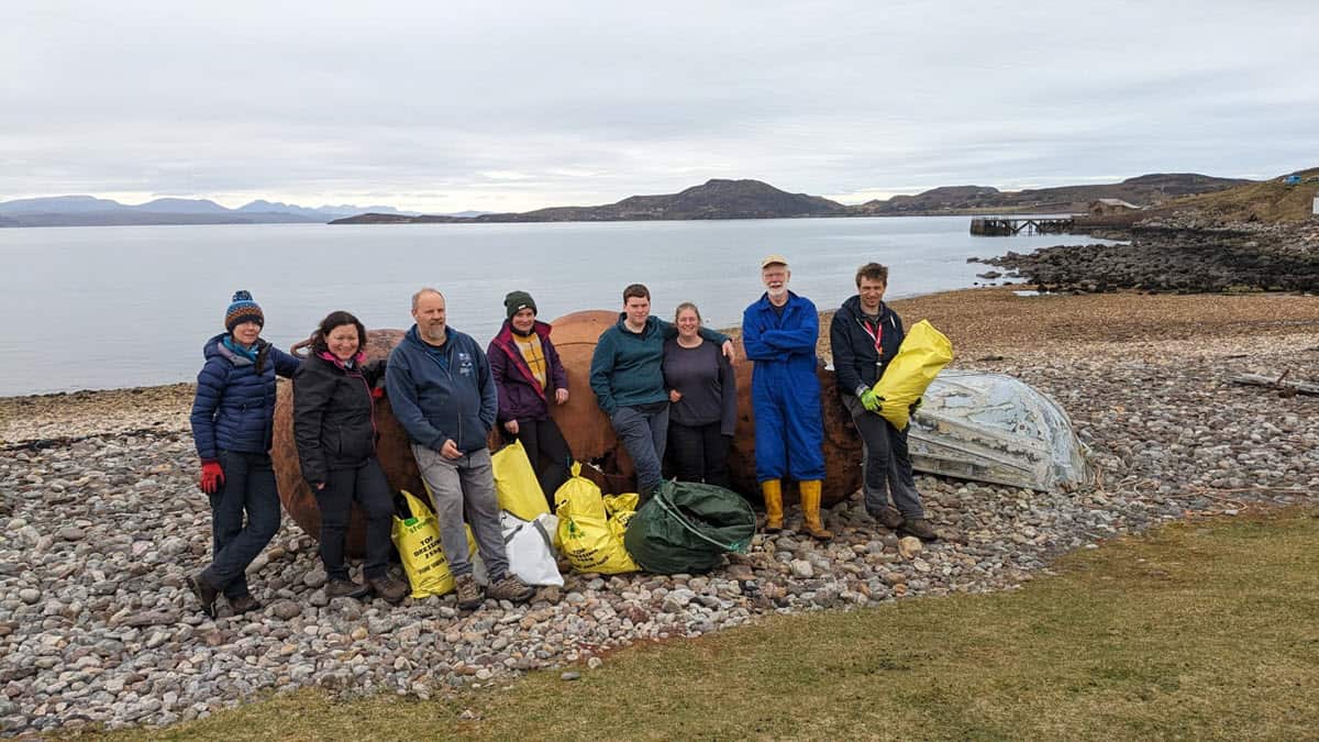 Badentarbet beach clean volunteers